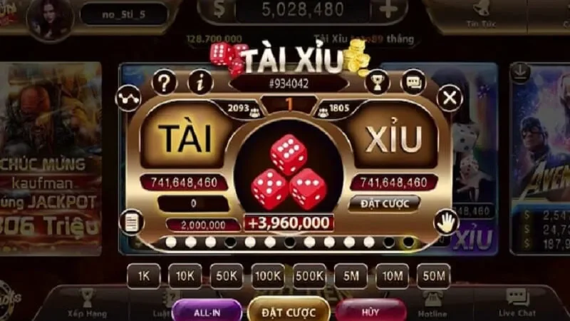 App giả với icon bị biến dạng, giao diện xấu, chứa nhiều quảng cáo.